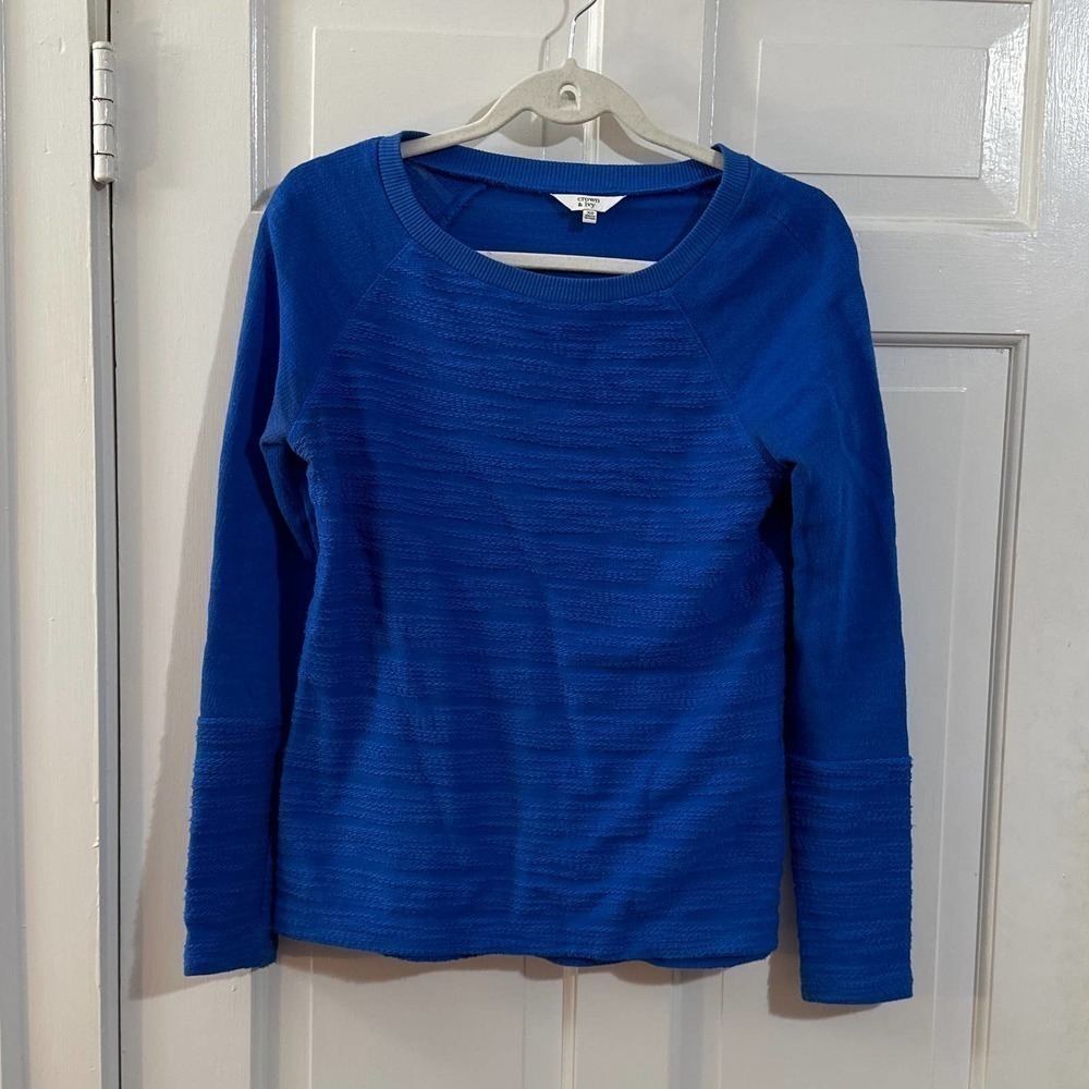 CROWN & ivy sweatshirt
